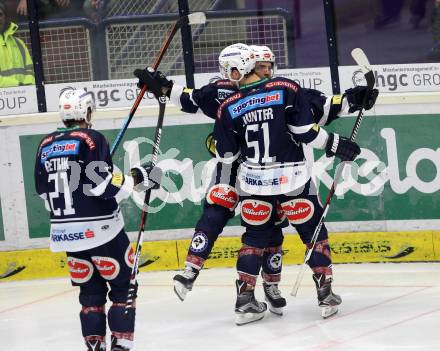 EBEL. Eishockey Bundesliga. EC VSV gegen Fehervar AV 19. Torjubel Brock McBride, Eric Hunter, Benjamin Petrik (VSV). Villach, am 22.12.2015.
Foto: Kuess 


---
pressefotos, pressefotografie, kuess, qs, qspictures, sport, bild, bilder, bilddatenbank