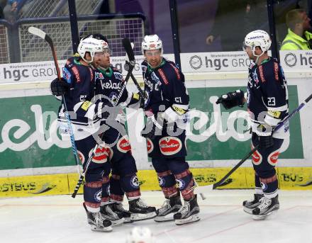 EBEL. Eishockey Bundesliga. EC VSV gegen Fehervar AV 19. Torjubel Brock McBride, Eric Hunter, Benjamin Petrik (VSV). Villach, am 22.12.2015.
Foto: Kuess 


---
pressefotos, pressefotografie, kuess, qs, qspictures, sport, bild, bilder, bilddatenbank