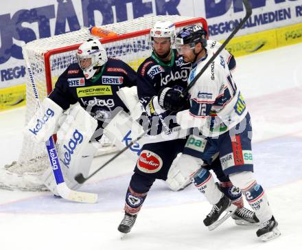 EBEL. Eishockey Bundesliga. EC VSV gegen Fehervar AV 19. Jean Philippe Lamoureux, Matt Kelly,  (VSV), Andras Benk (Alba Volan). Villach, am 22.12.2015.
Foto: Kuess 


---
pressefotos, pressefotografie, kuess, qs, qspictures, sport, bild, bilder, bilddatenbank