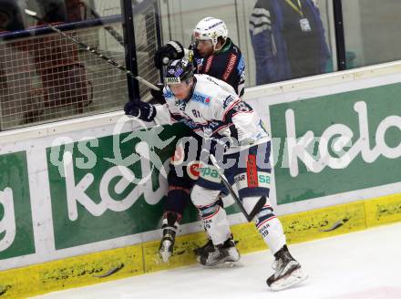 EBEL. Eishockey Bundesliga. EC VSV gegen Fehervar AV 19. David Kreuter,  (VSV), Tamas Robert Sarpatki (Alba Volan). Villach, am 22.12.2015.
Foto: Kuess 


---
pressefotos, pressefotografie, kuess, qs, qspictures, sport, bild, bilder, bilddatenbank