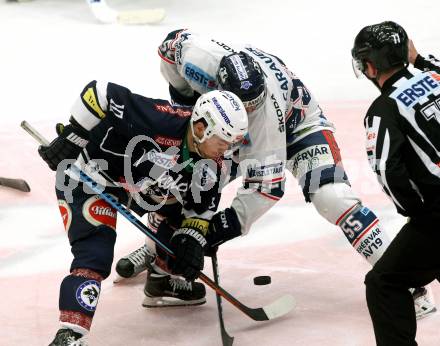 EBEL. Eishockey Bundesliga. EC VSV gegen Fehervar AV 19. Brock McBride, (VSV), Andrew Sarauer  (Alba Volan). Villach, am 22.12.2015.
Foto: Kuess 


---
pressefotos, pressefotografie, kuess, qs, qspictures, sport, bild, bilder, bilddatenbank