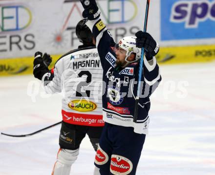 EBEL. Eishockey Bundesliga. EC VSV gegen Dornbirner Eishockey Club. Torjubel Ziga Pance, (VSV). Villach, am 30.12.2015.
Foto: Kuess 


---
pressefotos, pressefotografie, kuess, qs, qspictures, sport, bild, bilder, bilddatenbank