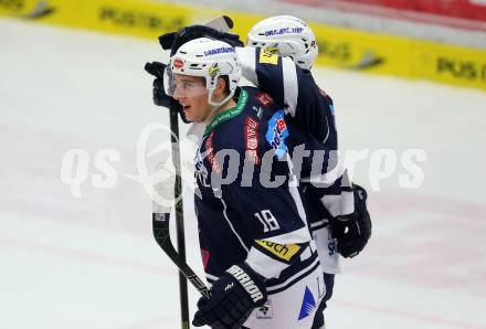 EBEL. Eishockey Bundesliga. EC VSV gegen Dornbirner Eishockey Club. Torjubel Valentin Leiler, Dustin Johner (VSV). Villach, am 30.12.2015.
Foto: Kuess 


---
pressefotos, pressefotografie, kuess, qs, qspictures, sport, bild, bilder, bilddatenbank