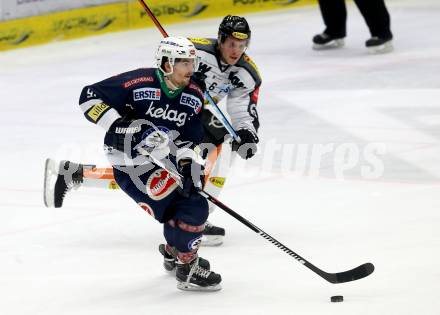 EBEL. Eishockey Bundesliga. EC VSV gegen Dornbirner Eishockey Club. Miha Verlic,  (VSV), Jonathan D Aversa (Dornbirn). Villach, am 30.12.2015.
Foto: Kuess 


---
pressefotos, pressefotografie, kuess, qs, qspictures, sport, bild, bilder, bilddatenbank