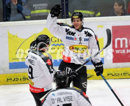 EBEL. Eishockey Bundesliga. EC VSV gegen Dornbirner Eishockey Club. Torjubel Jonathan D Aversa, James Arniel (Dornbirn). Villach, am 30.12.2015.
Foto: Kuess 


---
pressefotos, pressefotografie, kuess, qs, qspictures, sport, bild, bilder, bilddatenbank