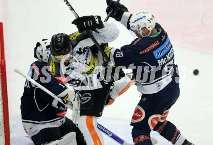 EBEL. Eishockey Bundesliga. EC VSV gegen Dornbirner Eishockey Club. Jean Philippe Lamoureux, Ryan McKiernan,  (VSV), Kyle Grenntree (Dornbirn). Villach, am 30.12.2015.
Foto: Kuess 


---
pressefotos, pressefotografie, kuess, qs, qspictures, sport, bild, bilder, bilddatenbank