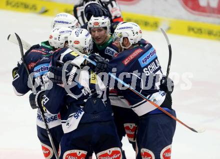 EBEL. Eishockey Bundesliga. EC VSV gegen Dornbirner Eishockey Club. Torjubel Valentin Leiler, Dustin Johner, Ryan McKiernan, Markus Schlacher, Brock McBride (VSV). Villach, am 30.12.2015.
Foto: Kuess 


---
pressefotos, pressefotografie, kuess, qs, qspictures, sport, bild, bilder, bilddatenbank