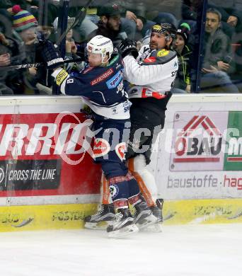 EBEL. Eishockey Bundesliga. EC VSV gegen Dornbirner Eishockey Club. Dustin Johner,  (VSV), Kyle Greentree (Dornbirn). Villach, am 30.12.2015.
Foto: Kuess 


---
pressefotos, pressefotografie, kuess, qs, qspictures, sport, bild, bilder, bilddatenbank