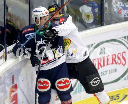 EBEL. Eishockey Bundesliga. EC VSV gegen Dornbirner Eishockey Club. Florian Muehlstein, (VSV), Oliver Achermann  (Dornbirn). Villach, am 30.12.2015.
Foto: Kuess 


---
pressefotos, pressefotografie, kuess, qs, qspictures, sport, bild, bilder, bilddatenbank