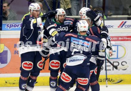 EBEL. Eishockey Bundesliga. EC VSV gegen Dornbirner Eishockey Club. Torjubel Ziga Pance, Matt Kelly, Adis Alagic, Florian Muehlstein, Rick Schofield (VSV). Villach, am 30.12.2015.
Foto: Kuess 


---
pressefotos, pressefotografie, kuess, qs, qspictures, sport, bild, bilder, bilddatenbank