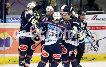 EBEL. Eishockey Bundesliga. EC VSV gegen Dornbirner Eishockey Club. Torjubel Ziga Pance, Matt Kelly, Adis Alagic, Florian Muehlstein, Rick Schofield (VSV). Villach, am 30.12.2015.
Foto: Kuess 


---
pressefotos, pressefotografie, kuess, qs, qspictures, sport, bild, bilder, bilddatenbank