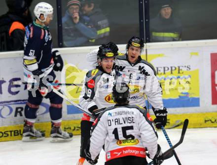 EBEL. Eishockey Bundesliga. EC VSV gegen Dornbirner Eishockey Club. Torjubel Jonathan D Aversa, James Arniel, Christopher D Alvise (Dornbirn). Villach, am 30.12.2015.
Foto: Kuess 


---
pressefotos, pressefotografie, kuess, qs, qspictures, sport, bild, bilder, bilddatenbank