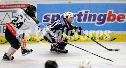 EBEL. Eishockey Bundesliga. EC VSV gegen Dornbirner Eishockey Club. Brock McBride,  (VSV), Michael Caruso (Dornbirn). Villach, am 30.12.2015.
Foto: Kuess 


---
pressefotos, pressefotografie, kuess, qs, qspictures, sport, bild, bilder, bilddatenbank