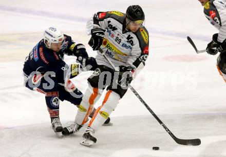 EBEL. Eishockey Bundesliga. EC VSV gegen Dornbirner Eishockey Club. Dustin Johner, (VSV), Philip Putnik (Dornbirn). Villach, am 30.12.2015.
Foto: Kuess 


---
pressefotos, pressefotografie, kuess, qs, qspictures, sport, bild, bilder, bilddatenbank