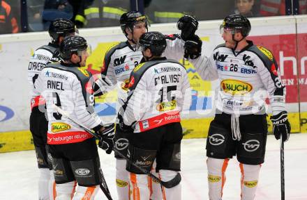 EBEL. Eishockey Bundesliga. EC VSV gegen Dornbirner Eishockey Club. Torjubel Jonathan D Aversa, James Arniel, Christopher D Alvise, James Livingston (Dornbirn). Villach, am 30.12.2015.
Foto: Kuess 


---
pressefotos, pressefotografie, kuess, qs, qspictures, sport, bild, bilder, bilddatenbank