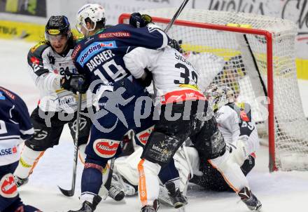 EBEL. Eishockey Bundesliga. EC VSV gegen Dornbirner Eishockey Club. Stefan Bacher, (VSV),  Michael Caruso, Matt Siddall (Dornbirn). Villach, am 30.12.2015.
Foto: Kuess 


---
pressefotos, pressefotografie, kuess, qs, qspictures, sport, bild, bilder, bilddatenbank