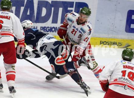 EBEL. Eishockey Bundesliga. EC VSV gegen HCB Suedtirol. Dustin Johner, (VSV), Roland Hofer (Bozen). Villach, am 1.1.2016.
Foto: Kuess 


---
pressefotos, pressefotografie, kuess, qs, qspictures, sport, bild, bilder, bilddatenbank