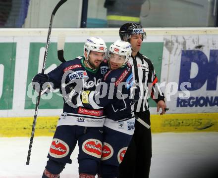 EBEL. Eishockey Bundesliga. EC VSV gegen HCB Suedtirol. Torjubel Benjamin Petrik, Brock McBride (VSV). Villach, am 1.1.2016.
Foto: Kuess 


---
pressefotos, pressefotografie, kuess, qs, qspictures, sport, bild, bilder, bilddatenbank