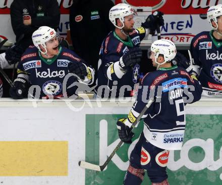 EBEL. Eishockey Bundesliga. EC VSV gegen HCB Suedtirol. Torjubel Dustin Johner, Ryan McKiernan, Matt Kelly (VSV). Villach, am 1.1.2016.
Foto: Kuess 


---
pressefotos, pressefotografie, kuess, qs, qspictures, sport, bild, bilder, bilddatenbank