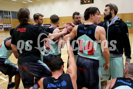 Basketball OEBV Cup. Raiders Villach gegen Swans Gmunden. Raiders Villach. Villach, am 3.1.2016.
Foto: Kuess
---
pressefotos, pressefotografie, kuess, qs, qspictures, sport, bild, bilder, bilddatenbank