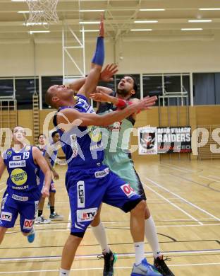 Basketball OEBV Cup. Raiders Villach gegen Swans Gmunden. Marko Kolaric (Villach), Tilo Klette (Gmunden). Villach, am 3.1.2016.
Foto: Kuess
---
pressefotos, pressefotografie, kuess, qs, qspictures, sport, bild, bilder, bilddatenbank