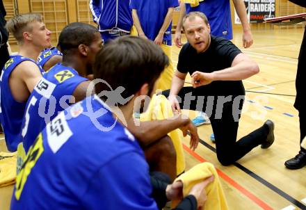 Basketball OEBV Cup. Raiders Villach gegen Swans Gmunden. Trainer Bernd Wimmer (Gmunden). Villach, am 3.1.2016.
Foto: Kuess
---
pressefotos, pressefotografie, kuess, qs, qspictures, sport, bild, bilder, bilddatenbank