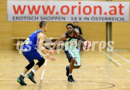 Basketball OEBV Cup. Raiders Villach gegen Swans Gmunden. Dominique Richmond Jackson (Villach), Adrian Mitchell (Gmunden). Villach, am 3.1.2016.
Foto: Kuess
---
pressefotos, pressefotografie, kuess, qs, qspictures, sport, bild, bilder, bilddatenbank