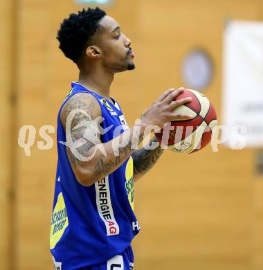 Basketball OEBV Cup. Raiders Villach gegen Swans Gmunden. Jemal Farmer (Gmunden). Villach, am 3.1.2016.
Foto: Kuess
---
pressefotos, pressefotografie, kuess, qs, qspictures, sport, bild, bilder, bilddatenbank