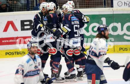 EBEL. Eishockey Bundesliga. EC VSV gegen Fehervar AV 19. Torjubel VSV. Villach, am 3.1.2016.
Foto: Kuess 


---
pressefotos, pressefotografie, kuess, qs, qspictures, sport, bild, bilder, bilddatenbank