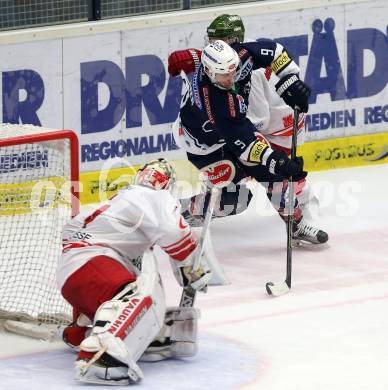 EBEL. Eishockey Bundesliga. EC VSV gegen HCB Suedtirol. Dustin Johner, (VSV), Jaroslav Huebl, Sean McMonagle (Bozen). Villach, am 1.1.2016.
Foto: Kuess 


---
pressefotos, pressefotografie, kuess, qs, qspictures, sport, bild, bilder, bilddatenbank