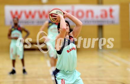 Basketball OEBV Cup. Raiders Villach gegen Swans Gmunden. Andreas Kuttnig (Villach). Villach, am 3.1.2016.
Foto: Kuess
---
pressefotos, pressefotografie, kuess, qs, qspictures, sport, bild, bilder, bilddatenbank