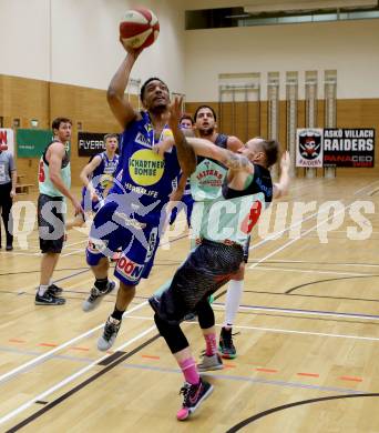 Basketball OEBV Cup. Raiders Villach gegen Swans Gmunden. Nino Gross (Villach), Jemal Farmer (Gmunden). Villach, am 3.1.2016.
Foto: Kuess
---
pressefotos, pressefotografie, kuess, qs, qspictures, sport, bild, bilder, bilddatenbank