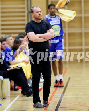 Basketball OEBV Cup. Raiders Villach gegen Swans Gmunden. Trainer Bernd Wimmer (Gmunden). Villach, am 3.1.2016.
Foto: Kuess
---
pressefotos, pressefotografie, kuess, qs, qspictures, sport, bild, bilder, bilddatenbank