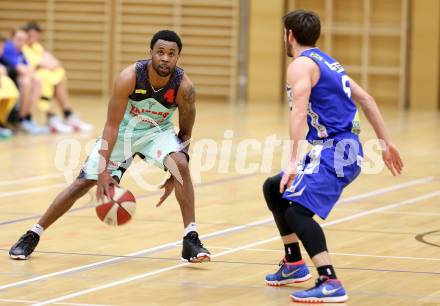 Basketball OEBV Cup. Raiders Villach gegen Swans Gmunden. Dominique Richmond Jackson (Villach), Daniel Friedrich (Gmunden). Villach, am 3.1.2016.
Foto: Kuess
---
pressefotos, pressefotografie, kuess, qs, qspictures, sport, bild, bilder, bilddatenbank