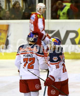 EBEL. Eishockey Bundesliga. KAC gegen EC Red Bull Salzburg. Torjubel John Hughes, Ryan Duncan, (Salzburg). Klagenfurt, am 5.1.2016.
Foto: Kuess

---
pressefotos, pressefotografie, kuess, qs, qspictures, sport, bild, bilder, bilddatenbank