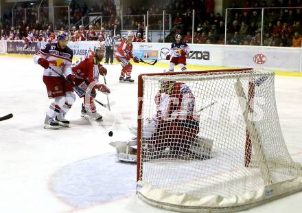 EBEL. Eishockey Bundesliga. KAC gegen EC Red Bull Salzburg. Martin Schumnig, (KAC),  Konstantin Komarek (Salzburg). Klagenfurt, am 5.1.2016.
Foto: Kuess

---
pressefotos, pressefotografie, kuess, qs, qspictures, sport, bild, bilder, bilddatenbank