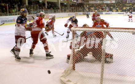 EBEL. Eishockey Bundesliga. KAC gegen EC Red Bull Salzburg. Patrick Harand, Philipp Wilhelmer, Rene Swette, (KAC), Konstantin Komarek  (Salzburg). Klagenfurt, am 5.1.2016.
Foto: Kuess

---
pressefotos, pressefotografie, kuess, qs, qspictures, sport, bild, bilder, bilddatenbank