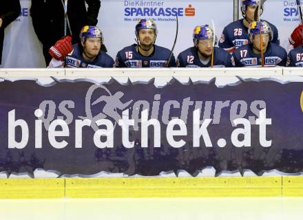 EBEL. Eishockey Bundesliga. KAC gegen EC Red Bull Salzburg. Manuel Latusa, Alexander Cijan, Marco Brucker(Salzburg). Klagenfurt, am 5.1.2016.
Foto: Kuess

---
pressefotos, pressefotografie, kuess, qs, qspictures, sport, bild, bilder, bilddatenbank