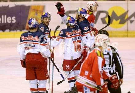 EBEL. Eishockey Bundesliga. KAC gegen EC Red Bull Salzburg. Torjubel John Hughes, Ryan Duncan, Brian Conelly, Brian Fahey (Salzburg). Klagenfurt, am 5.1.2016.
Foto: Kuess

---
pressefotos, pressefotografie, kuess, qs, qspictures, sport, bild, bilder, bilddatenbank