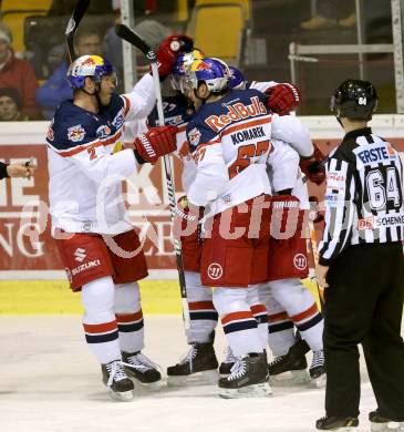 EBEL. Eishockey Bundesliga. KAC gegen EC Red Bull Salzburg. Torjubel Pehr Ledin, Luciano Aquino, Konstantin Komarek, Brian Fahey (Salzburg). Klagenfurt, am 5.1.2016.
Foto: Kuess

---
pressefotos, pressefotografie, kuess, qs, qspictures, sport, bild, bilder, bilddatenbank