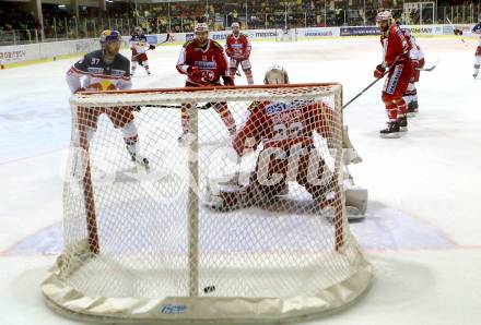 EBEL. Eishockey Bundesliga. KAC gegen EC Red Bull Salzburg. Thomas Koch, Bernd Brueckler, (KAC), Pehr Ledin  (Salzburg). Klagenfurt, am 5.1.2016.
Foto: Kuess

---
pressefotos, pressefotografie, kuess, qs, qspictures, sport, bild, bilder, bilddatenbank