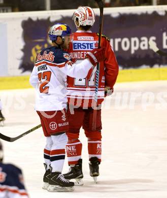 EBEL. Eishockey Bundesliga. KAC gegen EC Red Bull Salzburg. Torjubel John Hughes (Salzburg). Klagenfurt, am 5.1.2016.
Foto: Kuess

---
pressefotos, pressefotografie, kuess, qs, qspictures, sport, bild, bilder, bilddatenbank