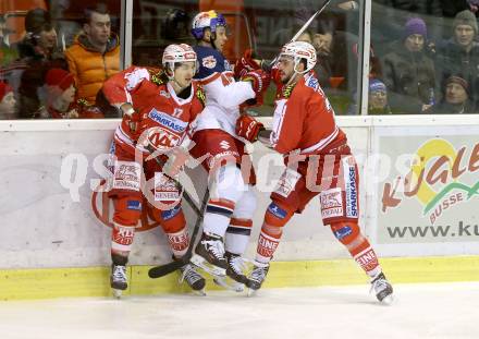 EBEL. Eishockey Bundesliga. KAC gegen EC Red Bull Salzburg. Manuel Ganahl, Steven Strong, (KAC),  Andreas Kristler (Salzburg). Klagenfurt, am 5.1.2016.
Foto: Kuess

---
pressefotos, pressefotografie, kuess, qs, qspictures, sport, bild, bilder, bilddatenbank