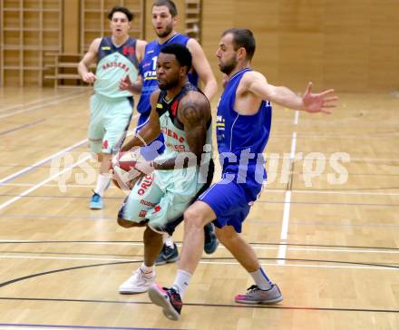 Basketball 2. Bundesliga 2015/16 Grunddurchgang 14. Runde. Raiders Villach gegen Radenthein Garnets.  Dominique Richmond Jackson,  (Villach), Patrick Biedermann (Radenthein). Villach, am 9.1.2016.
Foto: Kuess
---
pressefotos, pressefotografie, kuess, qs, qspictures, sport, bild, bilder, bilddatenbank