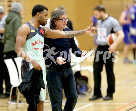 Basketball 2. Bundesliga 2015/16 Grunddurchgang 14. Runde. Raiders Villach gegen Radenthein Garnets.  Dominique Richmond Jackson, Trainer Miran Cilensek (Villach). Villach, am 9.1.2016.
Foto: Kuess
---
pressefotos, pressefotografie, kuess, qs, qspictures, sport, bild, bilder, bilddatenbank