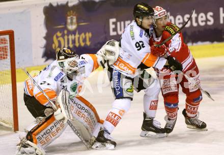 EBEL. Eishockey Bundesliga. KAC gegen 	Moser Medical Graz 99ers. Patrick Harand,  (KAC), Sebastian Dahm, Clemens Unterweger (Graz). Klagenfurt, am 10.1.2016.
Foto: Kuess

---
pressefotos, pressefotografie, kuess, qs, qspictures, sport, bild, bilder, bilddatenbank