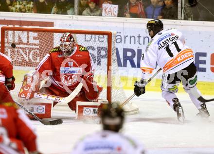 EBEL. Eishockey Bundesliga. KAC gegen 	Moser Medical Graz 99ers. Rene Swette,  (KAC), Jonas Almtorp (Graz). Klagenfurt, am 10.1.2016.
Foto: Kuess

---
pressefotos, pressefotografie, kuess, qs, qspictures, sport, bild, bilder, bilddatenbank