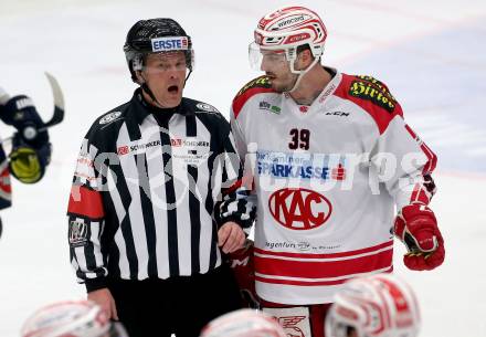 EBEL. Eishockey Bundesliga. EC VSV gegen KAC. Schiedsrichter Igor Dremelj, Jean Francois Jacques (KAC). Villach, am 15.1.2016.
Foto: Kuess 


---
pressefotos, pressefotografie, kuess, qs, qspictures, sport, bild, bilder, bilddatenbank