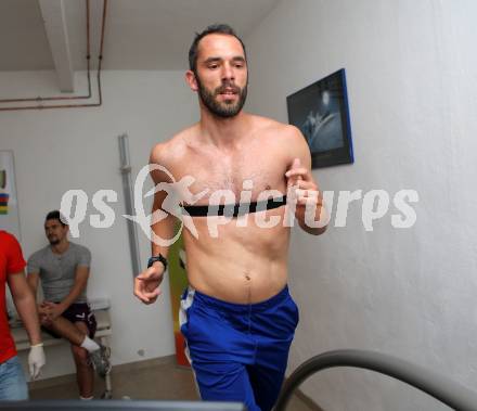 Fussball. SK Austria Klagenfurt. Training. Christian Prawda. Klagenfurt, 11.1.2016.
Foto: Kuess
---
pressefotos, pressefotografie, kuess, qs, qspictures, sport, bild, bilder, bilddatenbank