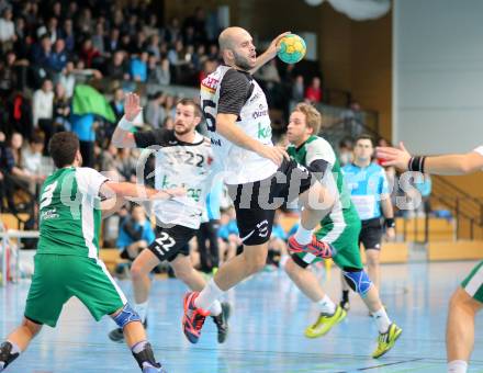 Handball Bundesliga. Schlafraum.at Kaernten gegen SC Ferlach. Josef Sourek,  (HCK), Dario Herman (Ferlach). Viktring, am 16.1.2016.
Foto: Kuess
---
pressefotos, pressefotografie, kuess, qs, qspictures, sport, bild, bilder, bilddatenbank